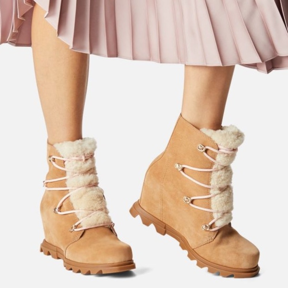NWT SOREL‎ Joan of Artic Wedge III Lace Cozy Bootie. Size 6